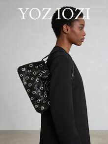 Bolso de hombro con diseño hueco, bolso de mano con remaches triangulares personalizados, estilo funcional para mujer - Negro - Ver 2
