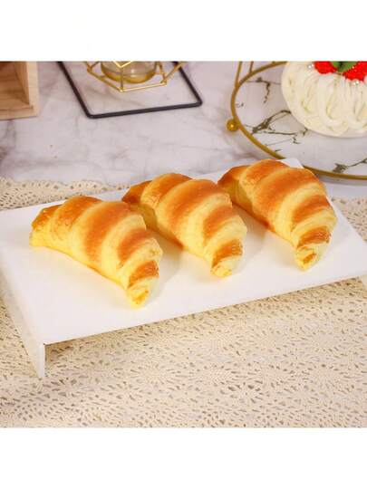 1 mô hình bánh mì mềm, đàn hồi chậm, dùng làm đạo cụ trưng bày, hình bánh sừng bò, chất liệu PU.