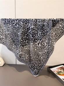 1条奢华品牌豹纹印花方巾，女士仿丝围巾，休闲百搭装饰小围巾 - 黑色 - 查看 5