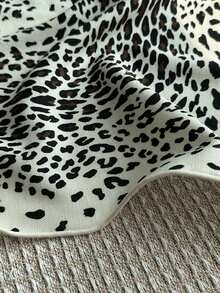 1件豹纹动物图案方巾，可作领巾或围巾 - 彩色 - 查看 3