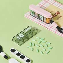 Nueva caja de viaje compacta y portátil para pastillas: una pequeña caja para transportar y proteger pequeños medicamentos cuando estás de viaje. - Multicolor - Ver 7
