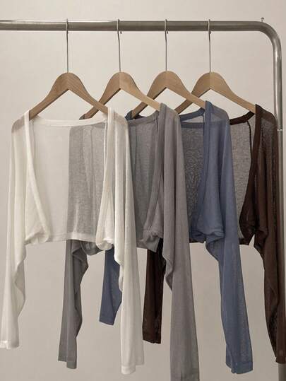 一件法式轻薄针织薄纱罩衫，夏季薄款披肩，适合搭配吊带裙穿着。