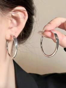 一对银金相间的大圆环耳环，奢华优雅的个性化大圆环耳环，独特精美的厚实素面金属首饰，女士款 - 圓圈耳環 - 查看 3