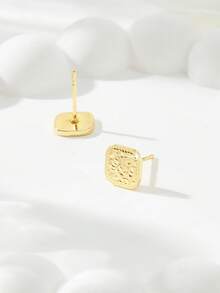 Brincos de Botão Quadrados Martelados Folheados a Ouro Mgyi Jewelry para Mulheres, Brincos Minimalistas de Corte Almofadado com Ponto, Joias Delicadas para Presente de Uso Diário - PEH-083 - Visão 4