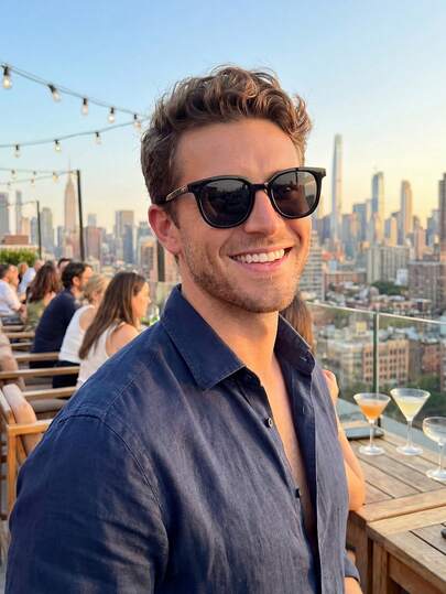 1副男士时尚眼镜，新款方形镜框，户外防紫外线，奢华优雅，日常休闲通勤约会摄影氛围造型眼镜