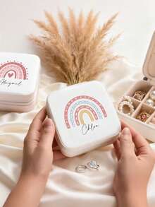 Hộp đựng trang sức màu trắng cá nhân hóa với thiết kế cầu vồng dễ thương, hộp đựng trang sức du lịch, quà tặng phù dâu khắc tên theo yêu cầu, quà tặng cho phụ nữ, quà sinh nhật, hộp đựng trang sức cho sinh viên, quà tặng cho mẹ, quà tặng Lễ Tạ ơn và Giáng sinh, hộp đựng trang sức - Nhiều màu - Xem 4