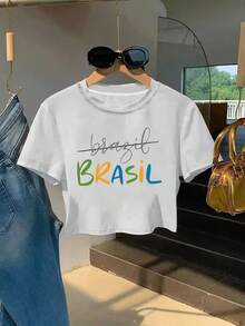 White Cropped Short-Sleeve Top - The Handwritten Word "Brazil" Is Crossed Out With A Horizontal Line, Matched With Large Colorful Letters "BRASIL" In - 白色 - 查看 6