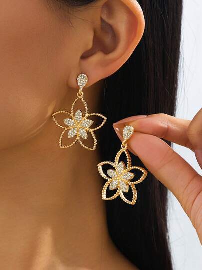 1 Đôi bông tai dáng dài sang trọng, cao cấp, mạ vàng, hình hoa 5 cánh rỗng, lấp lánh, thích hợp làm trang sức dự tiệc cho nữ.