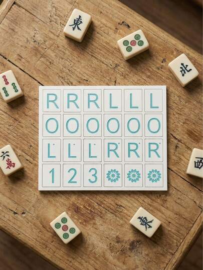 1套麻将游戏套装，传统中国麻将牌，木制牌架方便收纳，适合2-4人家庭玩麻将，是客厅娱乐的理想之选，趣味室内游戏，经典麻将套装，适合社交聚会。