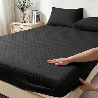 1pc 3D Embossed Fitted Bedsheet (Pillow Case Not Included), Bedding, Skin-Friendly Mattress Protector, Black Plaid Mattress Cover. Soft, Breathable And Comfortable, Available In Multiple Sizes Fit For Twin/Full/Queen/King Beds, Machine Washable, Suitable For Home, Bedroom And Room Decor, Oeko-Tex Certified
