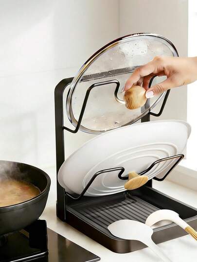 1 chiếc giá đựng nắp nồi hai lớp màu xám, giá kẹp giấy và thớt bằng thép không gỉ, khay thoát nước có thể tháo rời, giá để đồ dọc, giá đựng đồ tiết kiệm không gian, tất cả trong một, dùng cho mặt bàn bếp, cạnh bếp nấu, bồn rửa. Phong cách nhà bếp hiện đại, đơn giản, sang trọng nhẹ nhàng.