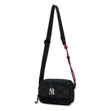 MLB 2026 Bolso cruzado mini Gorpcore con monograma clásico de primavera, bolso bandolera unisex para uso diario/al aire libre, 3ACRM045N-50BKS - Negro - Ver 1