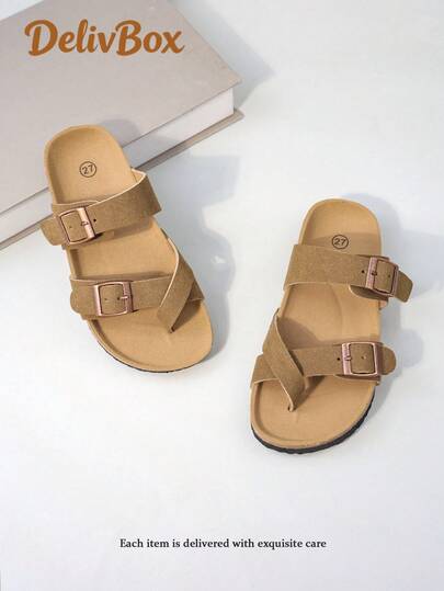 1双儿童仿麂皮双扣平底休闲拖鞋，适合日常休闲/轻度户外场合