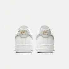 Nike 女款 WMNS AIR FORCE 1 07 ESS 休闲运动鞋，低帮，CZ0270-106 - 白色 - 查看 4