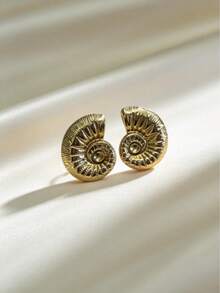 American Bohemian Vacation Style 3D Embossed Seashell Metal Earrings, Hypoallergenic Skin-Friendly Stainless Steel Base, Wear-Resistant And Scratch-Resistant, Suitable For Independence Day Beach Vacation, Outdoor Music Festival, Afternoon Tea, Daily Street Wear, Valentine's Day, Graduation Season Gift, Beach Travel Photography, Portrait Atmosphere Delicate Accessory, Back To School Season - Multicolor - View 7