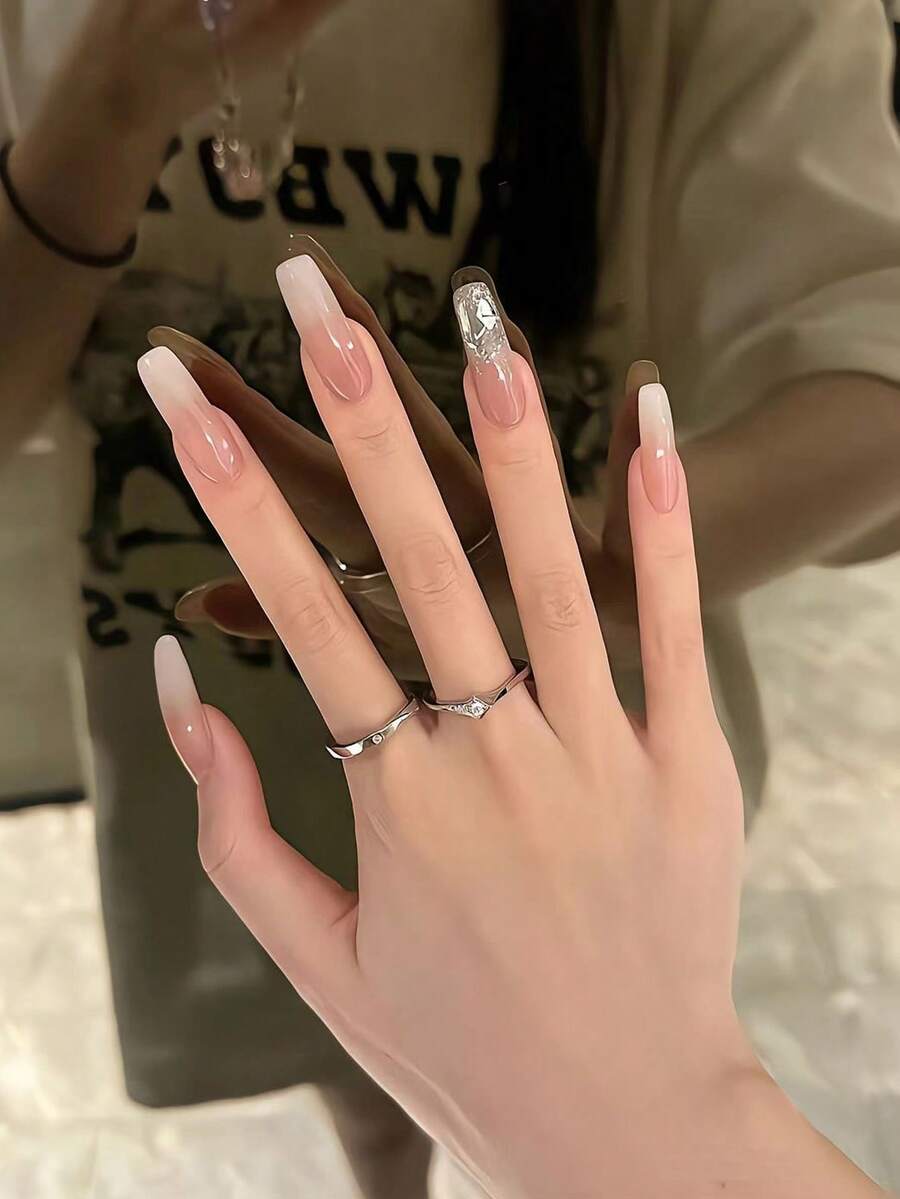 24片装中号矩形梯形/优雅裸白色渐变棺材形假指甲，奢华富家女风格，适合日常通勤、聚会和休闲穿着。 - 彩色 - 查看 1