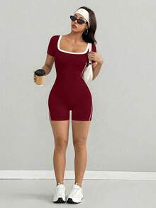 Bộ jumpsuit màu đỏ rượu vang dành cho nữ của AITYI Studio, kiểu dáng ôm sát, thoải mái, cổ vuông, phối màu tương phản, khoét lưng gợi cảm, thời trang ôm dáng, thích hợp cho tập thể dục trong nhà, phong cách Y2K, dự tiệc, thanh lịch, đi nghỉ mát, mùa xuân hè, lễ tốt nghiệp, lễ hội nhạc đồng quê, ngày Quốc khánh, mùa hè. Bộ đồ liền thân tay ngắn bằng vải dệt kim co giãn, nhẹ, thân thiện với da, thoáng khí, mới. - Màu Đỏ Sâu - Xem 6