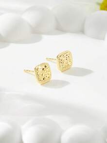 Brincos de Botão Quadrados Martelados Folheados a Ouro Mgyi Jewelry para Mulheres, Brincos Minimalistas de Corte Almofadado com Ponto, Joias Delicadas para Presente de Uso Diário - PEH-083 - Visão 3