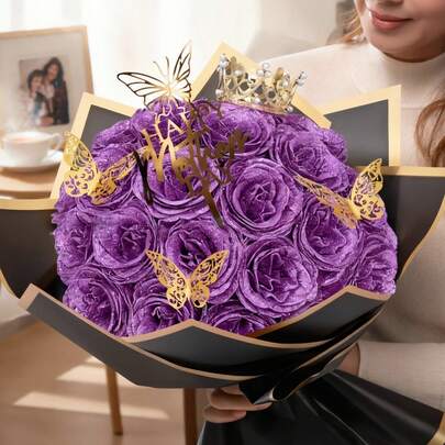 Bó hoa hồng lấp lánh 24 bông dành tặng mẹ – Hoa giả màu hồng và vàng óng ánh kèm vương miện, bướm và dòng chữ "Chúc mừng Ngày của Mẹ" | Món quà không phai màu, thích hợp để trang trí bàn tiệc, làm quà bất ngờ trong bữa sáng trên giường, chụp ảnh gia đình, trang trí kệ lò sưởi hoặc bàn trang điểm.