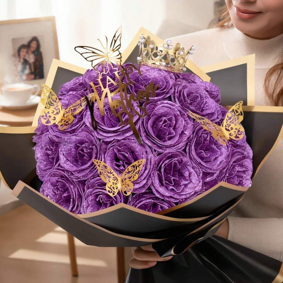 24支闪亮玫瑰花束，送给妈妈的礼物 – 闪耀的粉色和金色仿真花，配有皇冠、蝴蝶和“母亲节快乐”标牌 | 永不褪色，可作餐桌摆饰、床上早餐惊喜、全家福道具、壁炉架或梳妆台装饰 - 紫丁香色 - 查看 1