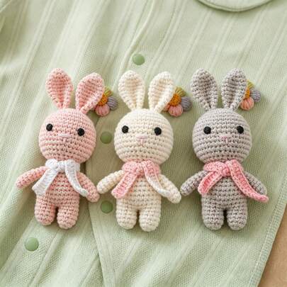 1個 手作りウサギのラトル - 柔らかいぬいぐるみウサギのリングおもちゃ、乳児や幼児に適しています。混合テキスタイルカラー、握りやすい、赤ちゃんの注意を引く、落ち着くラトルの音、ナーサリーの装飾、認知発達に適しています。イースター、クリスマス、誕生日、新生児のギフト、イースターバスケットのおもちゃに適しています。