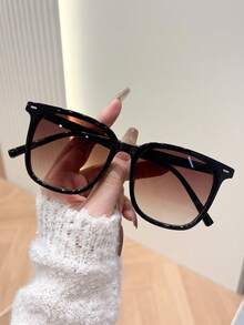 1 Pair Women's Square Frame Fashion Glasses, Fashionable Beach Accessory - Multicolor - View 5