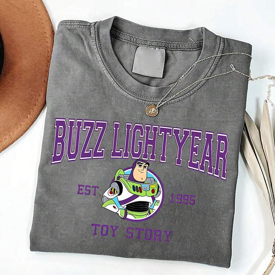 Disney Toy Story Buzz Lightyear EST 1995 Vintage Washed Black Oversized Cotton T-Shirt, Retro Loose Fit Tee For Women Men, Perfect For Disney Fans, Daily Wear & Gift - 灰色 - 查看 1