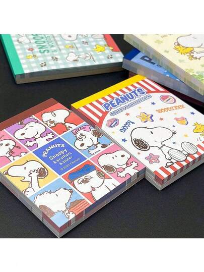 SNOOPY 史努比6张装方形便利贴套装，包含6种经典图案：蓝色波点、四叶草、绿色格子、红色条纹、方格和跑步图案。采用厚实光滑的纸张，印刷清晰。适用于日记、备忘录和笔记，是学生、日记爱好者和日常办公的理想之选。实用百搭，也是圣诞礼物和文具的绝佳选择。