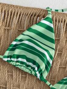 Onefish Bộ bikini tam giác kẻ sọc xanh lá cây, áo bikini tam giác dây mảnh buộc sau lưng có thể điều chỉnh, đệm mút có thể tháo rời, chất liệu vải mềm mại co giãn, họa tiết kẻ sọc nhiều màu, kiểu dáng phối màu tương phản tươi mới, thích hợp cho kỳ nghỉ hè trên bãi biển. - màu xanh lá - Xem 6