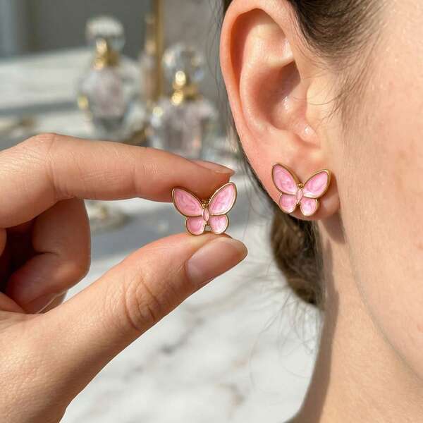 Crafted With Powder Atomization Technology, The Butterfly-Shaped Earrings Add A Sweet And Charming Touch, Perfect For Spring Outfits. This Minimalist And Elegant Accessory Is The Finishing Touch For Your Wardrobe, Suitable For Any Formal Occasion.