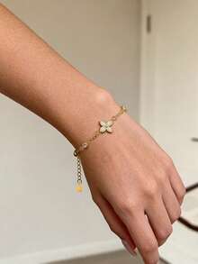 1 pièce Bracelet à fleur à quatre feuilles minimaliste français avec incrustation de diamants en cuivre pour femmes, accessoire de bijoux étincelant à la mode - Doré - Voir 3