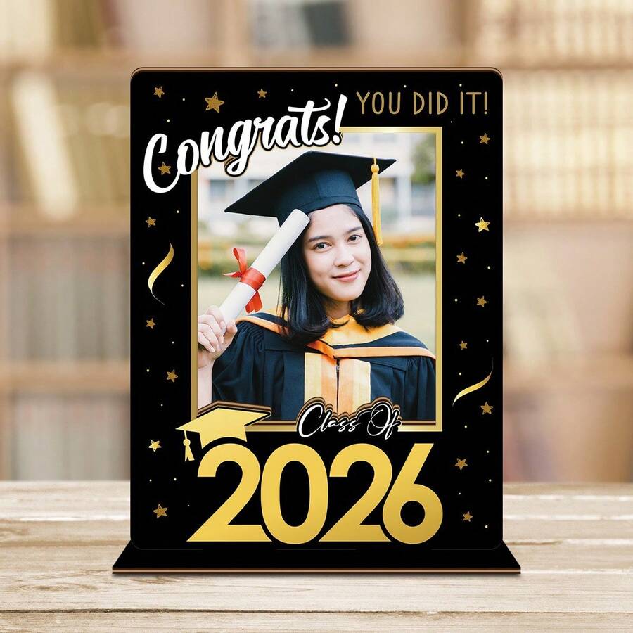 2026毕业季装饰相框，祝愿毕业生顺利毕业，饰有奖杯和毕业帽图案，适合作为毕业纪念品、送给同学的毕业礼物以及毕业季家居装饰。 - A - 查看 1