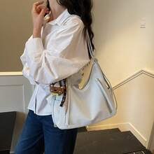 Nouveau sac à main populaire pour femmes, sac à bandoulière polyvalent et minimaliste de style mode, matériau confortable en texture PU de couleur unie avec fermeture éclair, sangle d'épaule longue et réglable, sac fourre-tout spacieux et multifonctionnel avec pendentif - Bleu azur - Voir 4