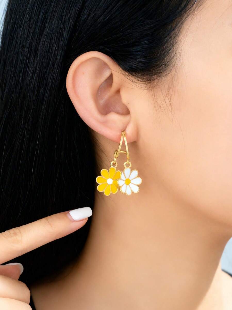 1 Pair Minimalist Multi-Color Small Daisy Flower Hoop Earrings, Personalized Simplistic Style Earrings For Girl, Fresh And Literary - Multicolor - View 1