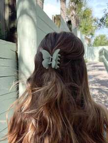 4pcs Plastic Butterfly Hair Clips Set, Black White Brown Minimalist Hair Claws, Women Daily Commute Hair Accessories, Versatile Hair Clips For School, Autumn/Winter Holiday,Festival,Party - Multicolor - View 3
