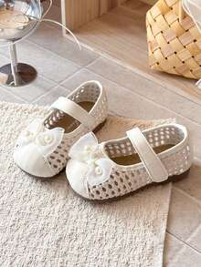 1 Pair Children's Summer Hollow Closed Toe Sandals, Girls Breathable Non-Slip Soft Bottom - Beige - View 4
