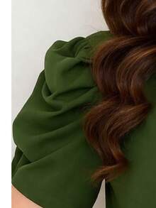 Blouse With Puff Sleeves And Two Buttons. - 軍綠色 - 查看 6