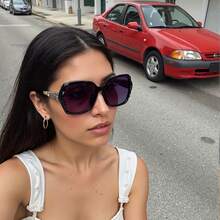 This Four-Piece Women's Eyeglasses Set Features A Classic, Elegant, And Retro Oversized Frame Design, Making It Ideal For Summer Sun Protection And Stylish Styling. The Temples Feature A Unique Openwork Design. Suitable For Everyday Wear, Shopping, Photography, And Pairing With Various Outfits. - Multicolor - View 4