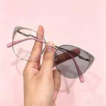 一副男女通用防蓝光眼镜，光致变色镜片，半框椭圆形金属镜架，缓解电脑、电视、手机和游戏造成的眼疲劳，也可作为装饰眼镜佩戴。 - B卡其色/變色片 - 查看 20