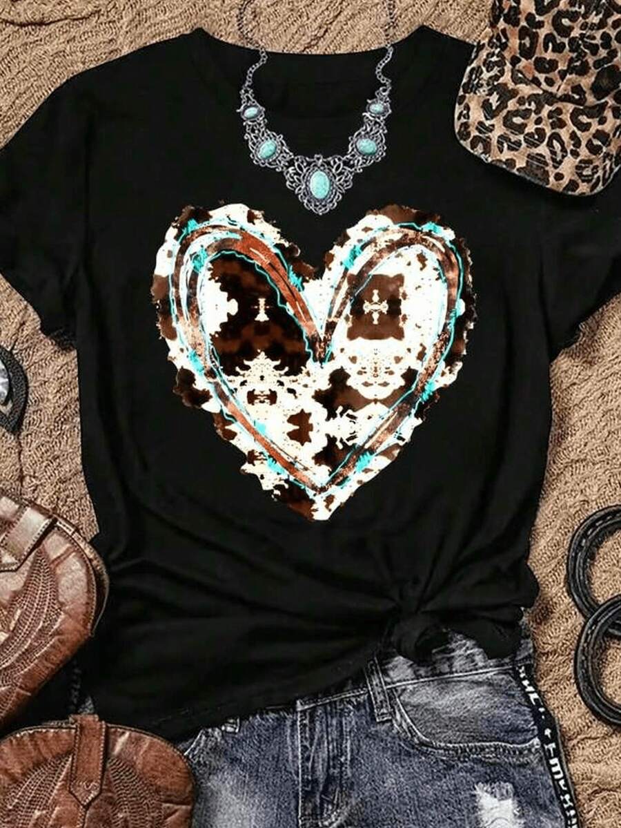 Camiseta negra de mujer de manga corta con corazón blanco y textura tipo cow print en marrón, contorno azul y detalles desgastados, estampado termotransfer - Negro - Ver 1