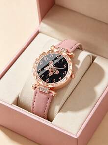 6/5件套优雅时尚精致蝴蝶表盘石英表，搭配PU皮表带，以及优雅珍珠蝴蝶项链、手链、戒指和耳环首饰套装，适合女孩在生日、节日、毕业典礼、校园活动、家庭聚会、母亲节等场合佩戴，也是一份不错的毕业礼物。 - 彩色 - 查看 3