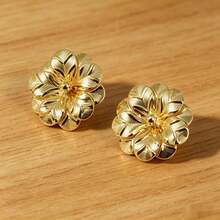 1 Pair Vintage Hong Kong Style Iron Alloy Embossed Floral Stud Earrings, Suitable For Women's Afternoon Tea Party Or Retro Chic Outfit - Multicolor - View 12