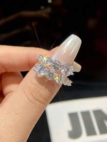 1 chiếc nhẫn hở mặt đính đá Moissanite tròn nhỏ 0.8CT, thanh lịch và sang trọng dành cho nữ, được chế tác từ bạc Sterling (S925). Hoàn hảo cho lễ đính hôn, đám cưới, quà tặng giữa bạn bè thân thiết, sinh nhật, kỷ niệm hoặc các dịp đặc biệt khác. Trang sức cô dâu. - Nhẫn Moissanite tròn - Xem 4