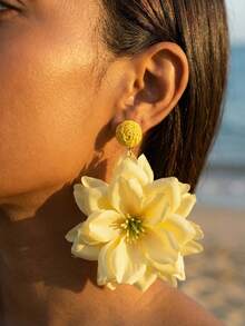 Large Yellow Flower Earrings, Lightweight Floral Petal Design, Suitable For Beach, Photography, Artistic & Fresh Style, Flattering For Face, Essential Accessory For Goddess - Yellow - View 1