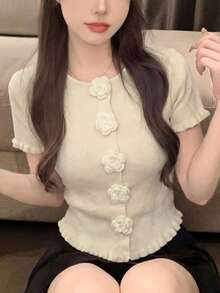 新款春夏法式風情 3D 花朵圓領短袖針織 T-shirt，不對稱荷葉邊下擺短版上衣，女款 - 杏色 - 查看 8
