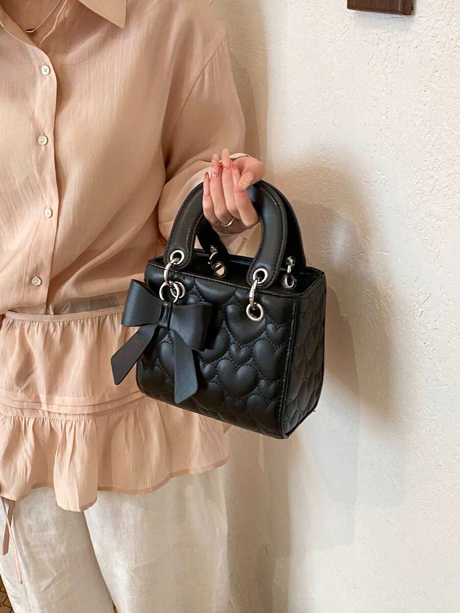 Nova Bolsa de Mão com Padrão Acolchoado em Formato de Coração e Cor Sólida em PU com Pingente de Laço - Bolsa Transversal Versátil e Elegante para Mulheres, Bolsa da Moda, Bolsa Elegante para Negócios e Uso Casual, Perfeita para Escritório, Negócios e Ambientes de Trabalho