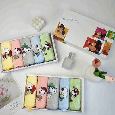  1pc The New 2026 American Anime Style Square Towel And Small Towel Make A Brand New Appearance! The Classic Snoopy Pattern Is Cute And Eye-Catching, Made Of Soft Coral Fleece Material With Strong Water Absorption And A Skin Friendly Touch. It Can Be Used To Wipe Hands And Face, And Can Also Be Used As A Small Face Towel. It Comes With A Hanging Hole For Easy Hanging And Storage, Practical And Space Saving. Multiple Cartoon Styles Are Randomly Shipped, With Both Aesthetics And Practicality. Very