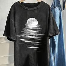 Minimalist Black-And-White Contrasting Illustration Of A Full Moon Reflected In Water, Washed And Vi - 黑色 - 查看 1
