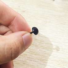 Juego de mini ojos y narices en caja, incluye ojos de puntos negros de plástico mini con aguja para manualidades DIY, mini ojos de plástico pequeños para juguetes de diversión - 500 unidades/caja (ojo + nariz) - Ver 5