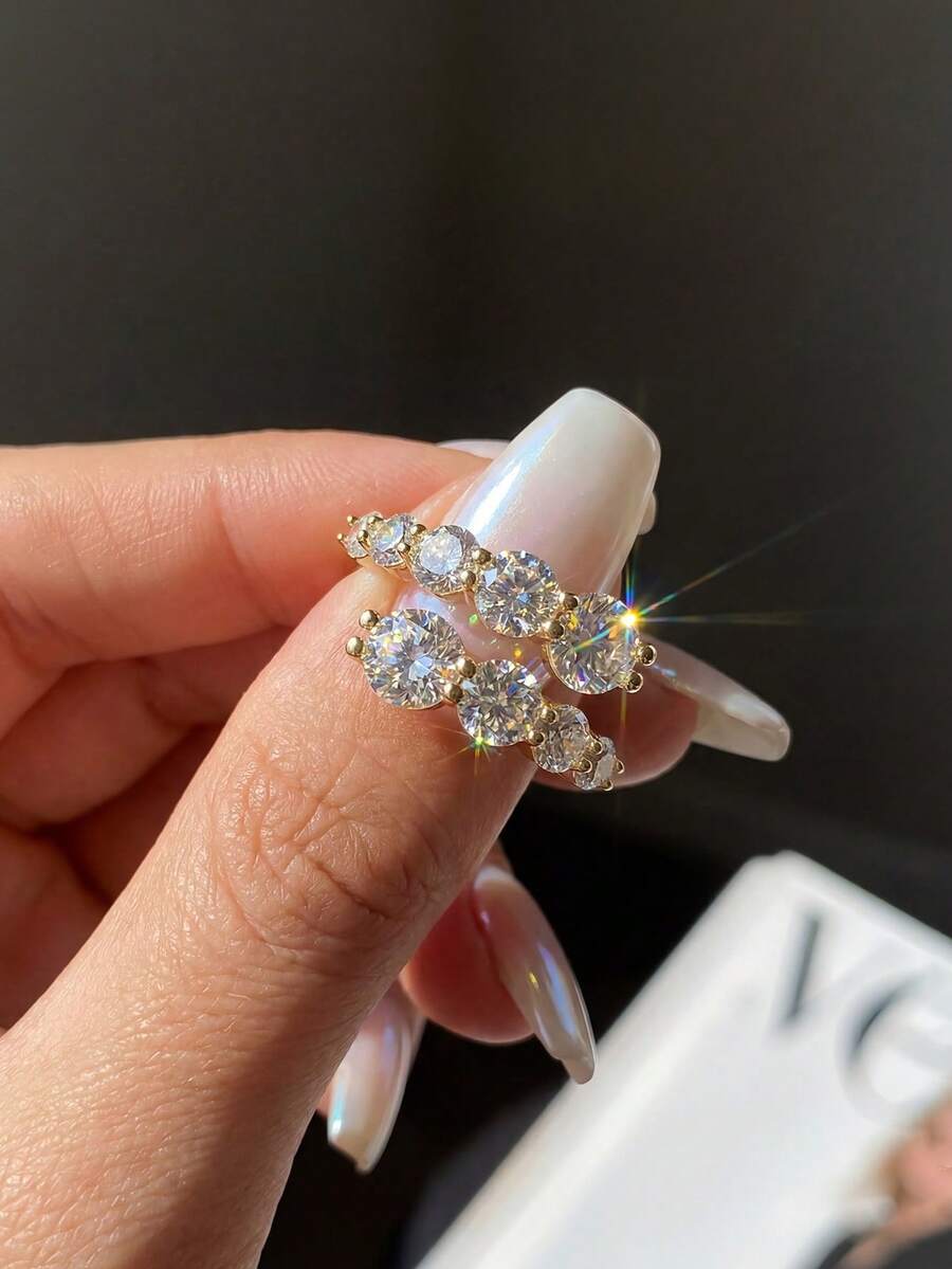 1 chiếc nhẫn hở mặt đính đá Moissanite tròn nhỏ 0.8CT, thanh lịch và sang trọng dành cho nữ, được chế tác từ bạc Sterling (S925). Hoàn hảo cho lễ đính hôn, đám cưới, quà tặng giữa bạn bè thân thiết, sinh nhật, kỷ niệm hoặc các dịp đặc biệt khác. Trang sức cô dâu. - Nhẫn Moissanite tròn - Xem 1